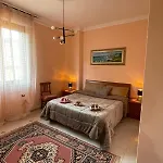 Iolly's House