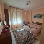 Iolly's House