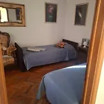 Iolly's House *